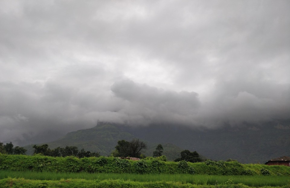 उत्तर प्रदेश में चुभती जलती गर्मी के बीच मंडराया बारिश के बादल