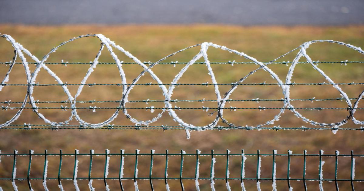 कांटेदार तारबंदी योजना