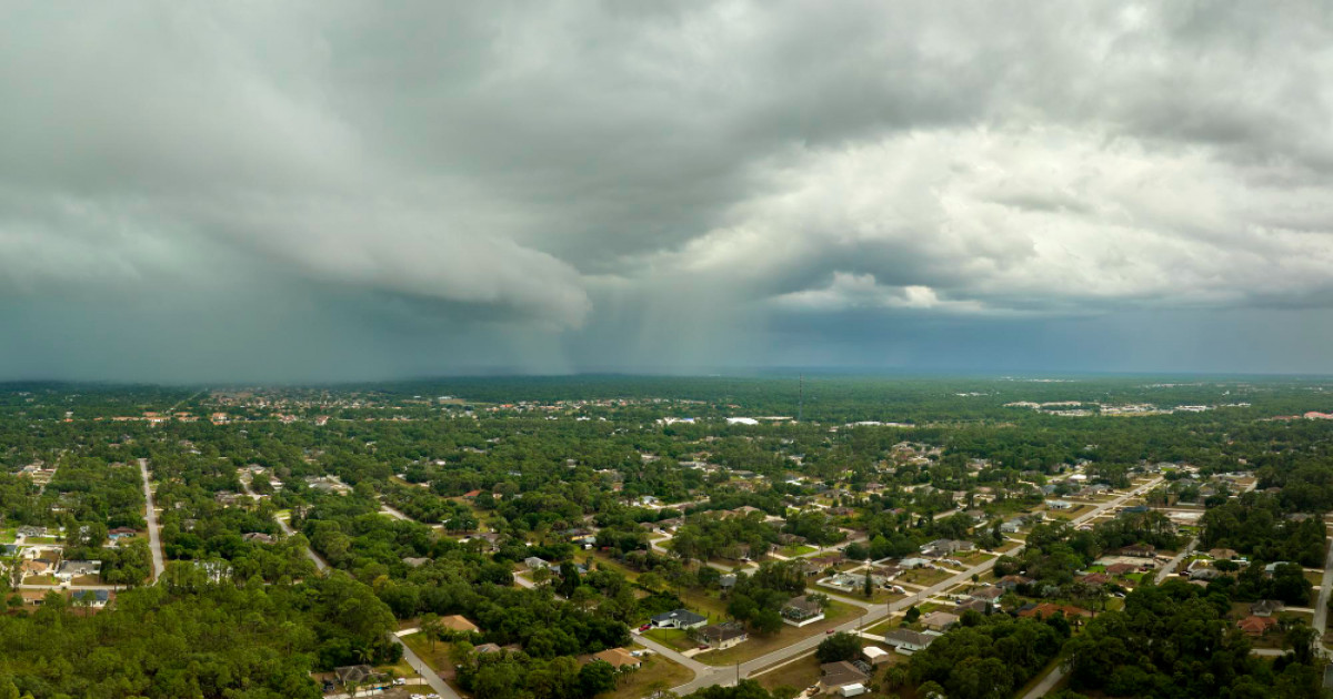 कहीं चुभती गर्मी तो कहीं भारी बर्फबारी
