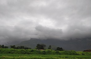 Uttar Pradesh Weather Update Today 09 April 2024 in Hindi: उत्तर प्रदेश में चुभती जलती गर्मी के बीच मंडराया बारिश के बादल, जानिए उत्तरप्रदेश में आज कैसा रहेगा मौसम, आइए Khetivyapar पर जानें