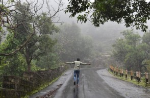 MP Weather: मध्यप्रदेश में मानसून का कहर, भोपाल, इंदौर समेत 22 जिलों में भारी बारिश की सम्भावना