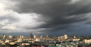 Delhi Weather Update: Possibility of strong winds, moderate rain, and thunderstorm in Delhi today