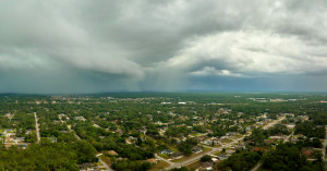 कहीं चुभती गर्मी तो कहीं भारी बर्फबारी