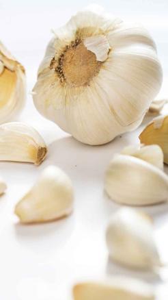 6 Magical Benefits of Eating Raw Garlic on an Empty Stomach