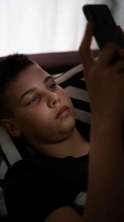 6 आदतें जो आपको अंदर ही अंदर बीमार कर रही हैं