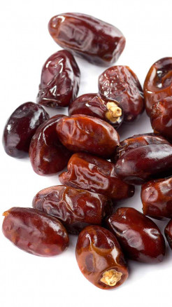 SIx Amazing Benefits of Eating Dates in Winter