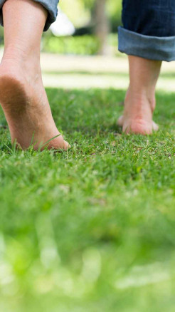 रोज़ पैदल चलने से कौन-कौन सी बीमारियाँ दूर रहती हैं? – जानिए 6 बड़े फायदे