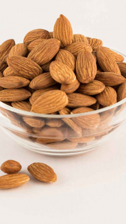 6 Amazing Benefits of Eating Soaked Almonds Every Morning