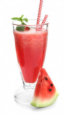 गर्मी में शरीर को ठंडक देने वाले 5 फल और जूस