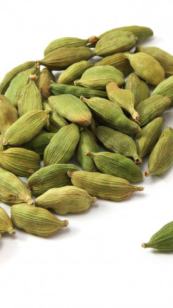 What Happens to Your Body When You Chew Cardamom Daily? 6 Effects