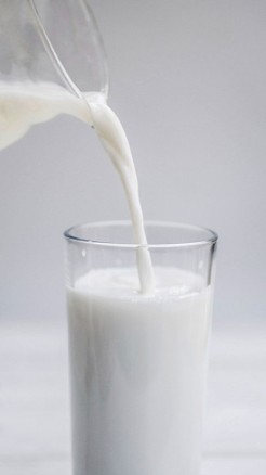 Benefits of mixing 6 things in milk to strengthen your bones