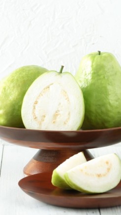 7 Benefits of Eating Guava